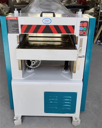 Cum funcționează o rindea în combinație cu o mașină de turnat?